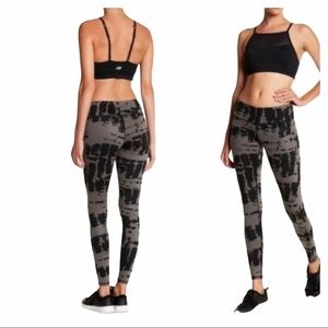 ALO YOGA Airbrush Tie Dye Black Leggings